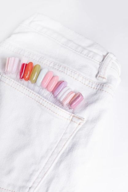 haftowana nitka i igła